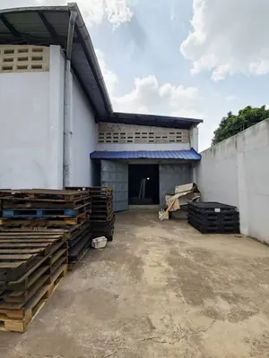 Vente d'un entrepôt à Agoè Fiovi, 668 m², accès direct au goudron – 72 millions FCFA — photo 3