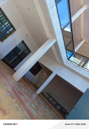 Vente d'une villa duplex à Sogbossito Supermarché Dauphine, 8 chambres, demi-lot, à 250m du goudron – 70 millions FCFA — photo 4