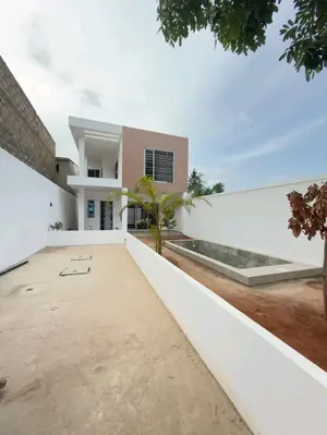 Vente d'une villa duplex à Djidjolé Kouvahey, 4 pièces, 170 m², nouvelle construction avec piscine – 65 millions FCFA — photo 3