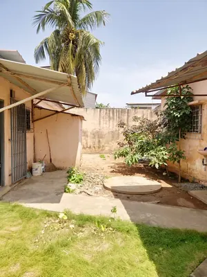 Vente d'un terrain à Djidjolé, 688 m², bord des pavés, angle de rue – 150 millions FCFA — photo 2