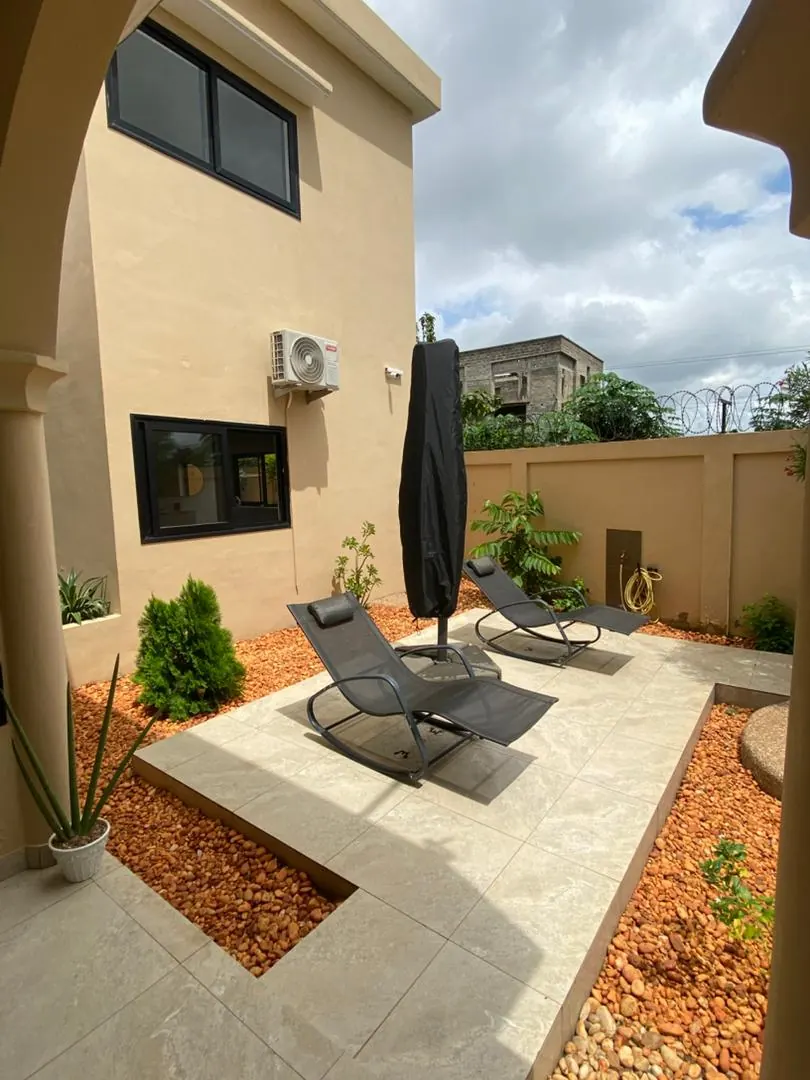 Villa 3 pièces en vente à Zanguéra – 160 millions FCFA à débattre