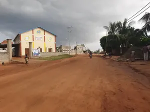 Terrain bâti 1 lot à vendre à Zanguéra Sagnako – 25 millions FCFA — photo 2