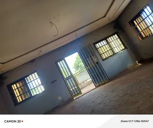 Vente d'une villa duplex à Sogbossito Supermarché Dauphine, 8 chambres, demi-lot, à 250m du goudron – 70 millions FCFA — photo 3