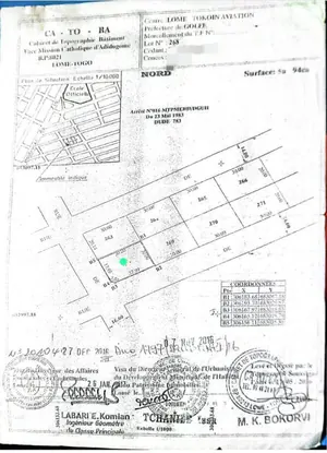 Terrain avec construction à raser en vente en angle de rue à Hedjranawoé/Sito Aéroport – 70 millions FCFA