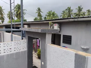 Maison 5 pièces en vente sur ¼ de lot angle de rue à Agoè Quartier Belgique – 15 millions FCFA — photo 4