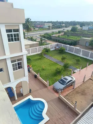 Hôtel 25 chambres 1200 m² en vente à Alogavi proche du goudron – 520 millions FCFA — photo 3