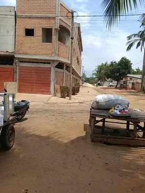 Vente d'un terrain à Agoè Sogbossito, demi-lot (379 m²), construction inachevée, proche du goudron – 17 millions FCFA — photo 4