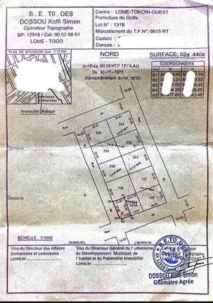 Terrain demi-lot à vendre en angle de rue à Tokoin Séminaire – 35 millions FCFA