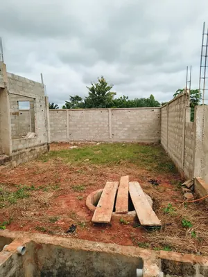 Vente d'une villa à Apessito, 2 chambres, 300 m², inachevée – 17 millions FCFA à débattre — photo 5