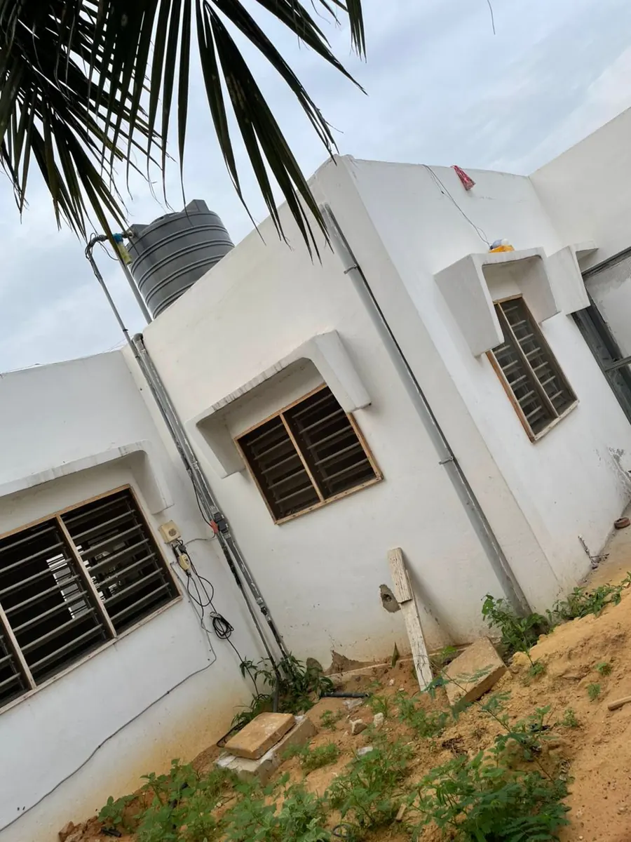 Villa 2 chambres avec dépendance et boutique en vente au bord du goudron à Agbodrafo – 25 000 000 FCFA à débattre
