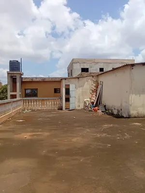 Vente ou bail d'un immeuble à Assigamé, R+1 sur 600 m², angle de rue, 11 boutiques/magasins et 2 appartements – à partir de 1,7 milliards FCFA ou 2,5 millions FCFA/mois — photo 5