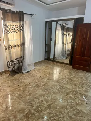 Vente d'une villa à Ségbé Akato Démé, récente, sur 300 m², avec dépendance, jardin et garage 4 voitures – 65 millions FCFA négociable — photo 5