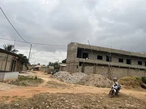 Vente d'un terrain à Sanguéra Klikamé, 2 lots et demi, 1501 m², titre foncier personnel – 55 millions FCFA — photo 3