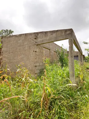 Villa 2 chambres nouvelle construction avec 3 boutiques en vente à Zanguera – 20 millions FCFA — photo 2
