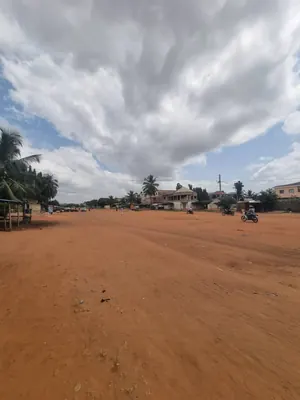 Vente d'un terrain à Adidogomé Amadahomé, demi-lot clôturé avec boutique, après les rails – 25 millions FCFA — photo 2