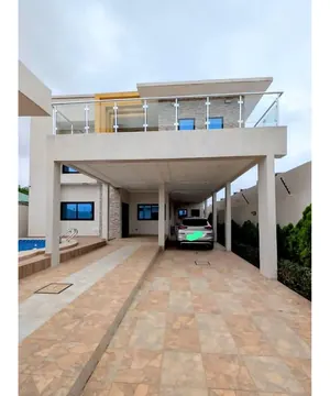 Vente d'une villa à Cococodji, 5 chambres, R+2, avec piscine, sur 340 m² – 170 000 000 FCFA (sans les meubles) — photo 4