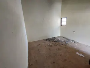 Maison 4 pièces en vente en angle de rue à Zanguera ancien péage – 12 millions FCFA — photo 3