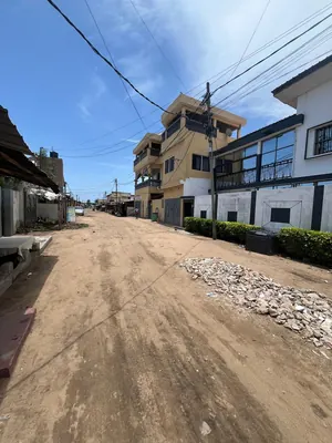 Terrain bâti 300 m² avec mini villa en vente en bordure de goudron à Nyekonakpoè Adjololo – 30 millions FCFA — photo 4