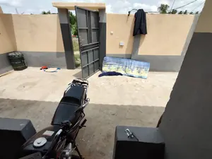 Maison 4 pièces en vente en angle de rue à Zanguera ancien péage – 12 millions FCFA — photo 5