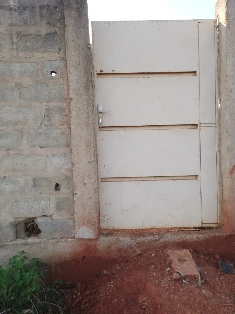 Terrain 400 m² en vente à Agoè Nyivé derrière l'hôpital Docta Lafie – 13 millions FCFA