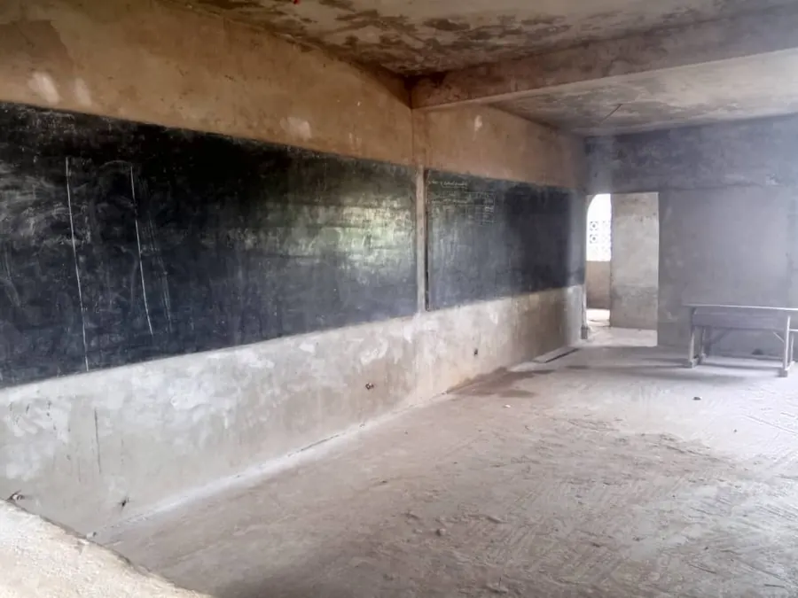 École R+1 non opérationnelle en vente sur 2 lots en angle de rue à Hédzranawoé – 200 millions FCFA