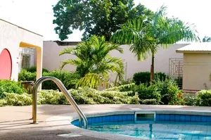 Villa duplex 12 pièces à vendre à Totsi sur 3 lots – 350 millions FCFA — photo 2
