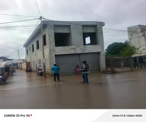 Vente d'un immeuble à Lomé (bord RN1, non loin de Colombe de la Paix), duplex R+1, angle de rue, 199 m² – 275 millions FCFA — photo 3