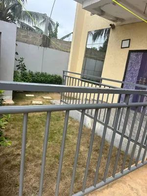Vente d'une villa à Ségbé Akato Démé, récente, sur 300 m², avec dépendance, jardin et garage 4 voitures – 65 millions FCFA négociable — photo 13