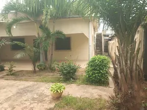 Villa 2 chambres de 450 m² en vente en angle de rue à Avedji – 45 millions FCFA