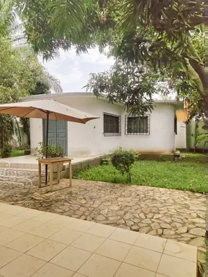 Vente d'une villa à Agoè Cacaveli, meublée avec piscine, 6 chambres sur 2 lots et demi – 350 millions FCFA — photo 5