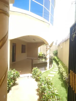 Villa 6 chambres meublée avec piscine à vendre à Agodeka – 150 millions FCFA — photo 4