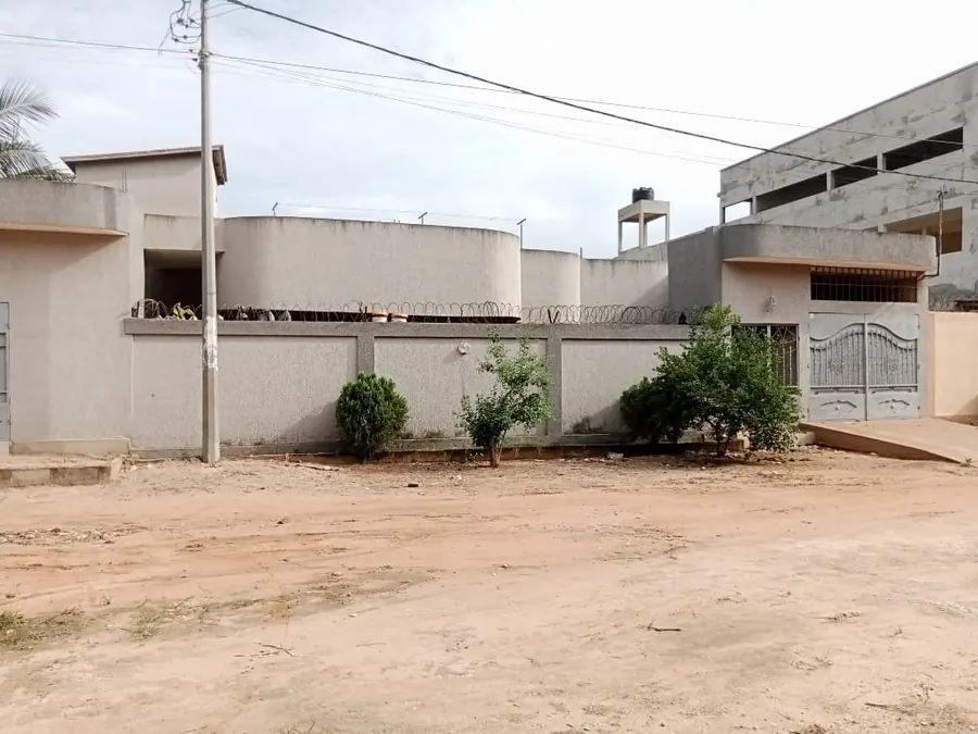 Villa 3 chambres 300 m² à vendre à Agoé-Légbassito Madjikpeto – 60 millions FCFA