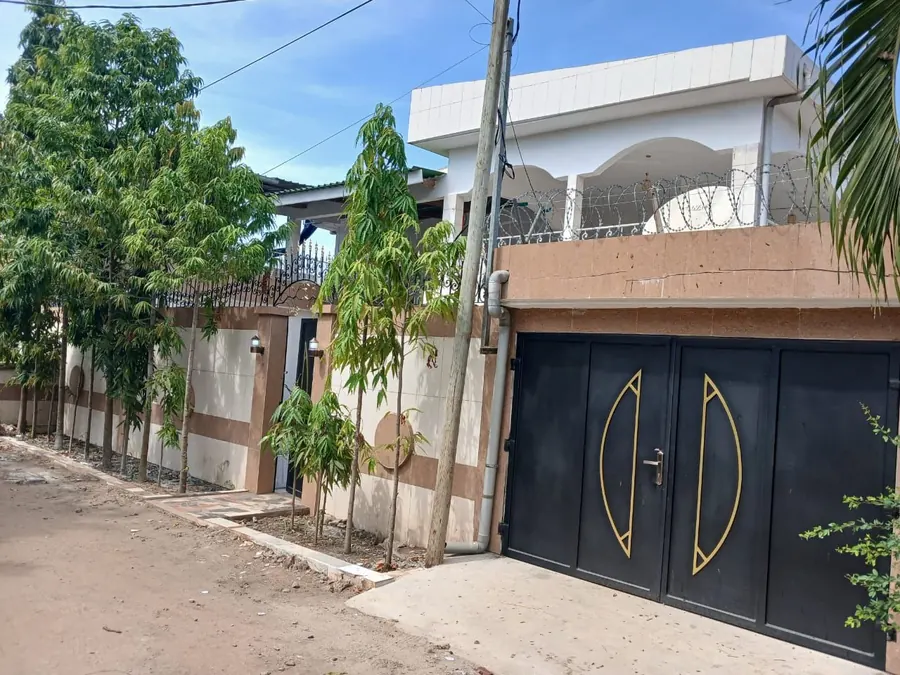 Villa duplex 4 chambres à louer à Nyékonakpoè près du lycée français – 800 000 FCFA
