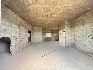 Vente d'une villa à Lankouvi, R+1, 5 chambres, inachevée, sur 1 lot – 60 millions FCFA à débattre — photo 7
