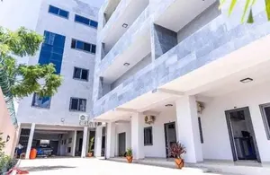 Immeuble commercial 23 chambres meublées à vendre à Lomégan – 600 m² – Titre foncier – 900 000 000 FCFA — photo 2