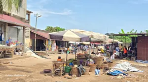 Vente d'une maison à Adjidogomé Assiyeyé, 1 lot avec construction 3 chambres salon et 3 dépendances, en face du marché – 80 millions FCFA — photo 5