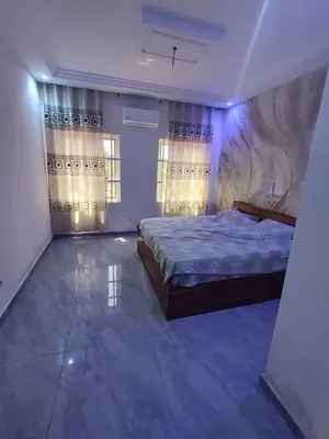 Villa triplex meublée 7 chambres à louer à Attiégou avec piscine et terrain de basketball – 1 700 000 FCFA/mois — photo 9
