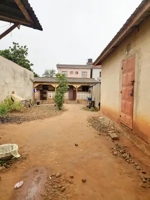 Maison à vendre en urgence à Agoè Légbassito, proche du lycée – à partir de 14 millions FCFA — photo 2