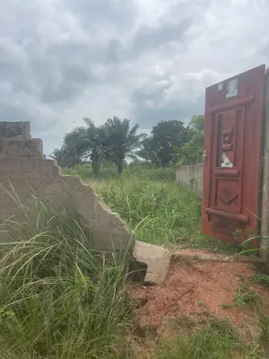 Terrain demi-lot en vente au bord de la rue à Agoé Téléssou-Logopé – 18 millions FCFA — photo 2