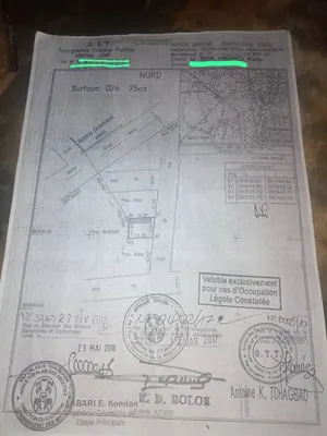 Vente d'une maison à Ségbé Kpodzi, demi-lot, avec boutique et magasin – 15 millions FCFA
