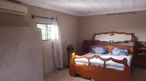 Hôtel opérationnel sur 2 lots à vendre à Agoè Assiyéyé Fiovi – 300 millions FCFA à débattre — photo 7