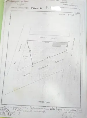 Immeuble 1200 m² en vente au bord du goudron en angle de rue à Nyékonakpoè – 900 millions FCFA
