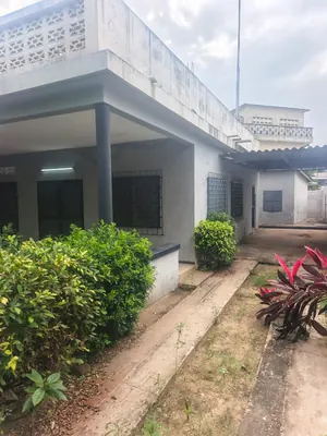Villa 5 chambres à rénover en vente à Tokoin Hôpital – 75 millions FCFA — photo 2
