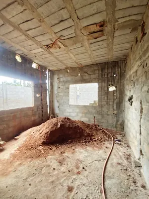 Vente d'une villa inachevée à Sogbossito Catholique, 4 chambres + 2 appartements, 1 lot 600 m², titre foncier – 90 millions FCFA — photo 5