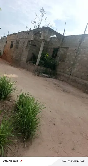 Vente d'une villa à Agoè Legbassito Avinato, 5 chambres, 1 lot (600 m²), en angle de rue, niveau dalle – 40 millions FCFA — photo 4