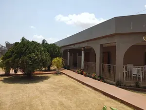 Villa meublée 5 chambres à vendre à Agoè Telessou – 400 millions FCFA