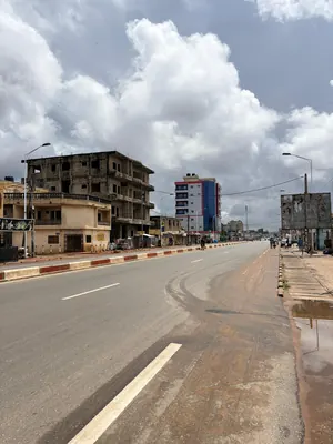 Terrain en angle de rue en vente au bord du goudron à Nyékonakpoè état civil – 80 millions FCFA — photo 4
