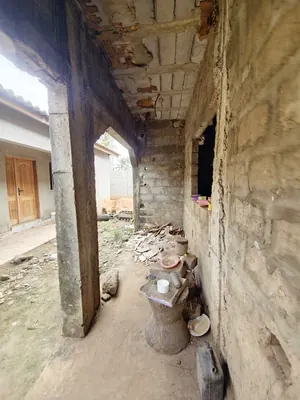 Vente d'une villa inachevée à Sogbossito Catholique, 4 chambres + 2 appartements, 1 lot 600 m², titre foncier – 90 millions FCFA — photo 6