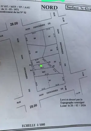 Terrain demi-lot 342 m² en vente en bordure de goudron à Tokoin Forever – 55 millions FCFA