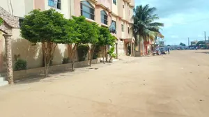 Hôtel opérationnel sur 2 lots à vendre à Agoè Assiyéyé Fiovi – 300 millions FCFA à débattre — photo 8
